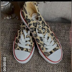Unbranded Leopard Print Canvas Sneakers. Size 6, (37)
NEW UNWORN, No box/tags
